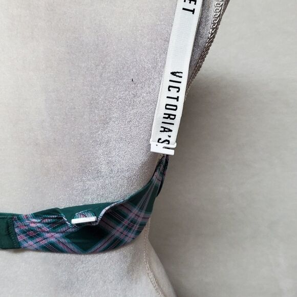 VICTORIA'S Secret Lightly Lined Wireless T-shirt Bra Green Pink Plaid Spell Out - Picture 7 of 12